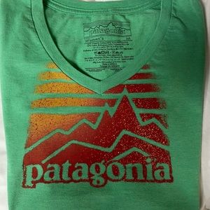 Women’s Patagonia vintage short sleeve V-neck T-Shirt green size medium